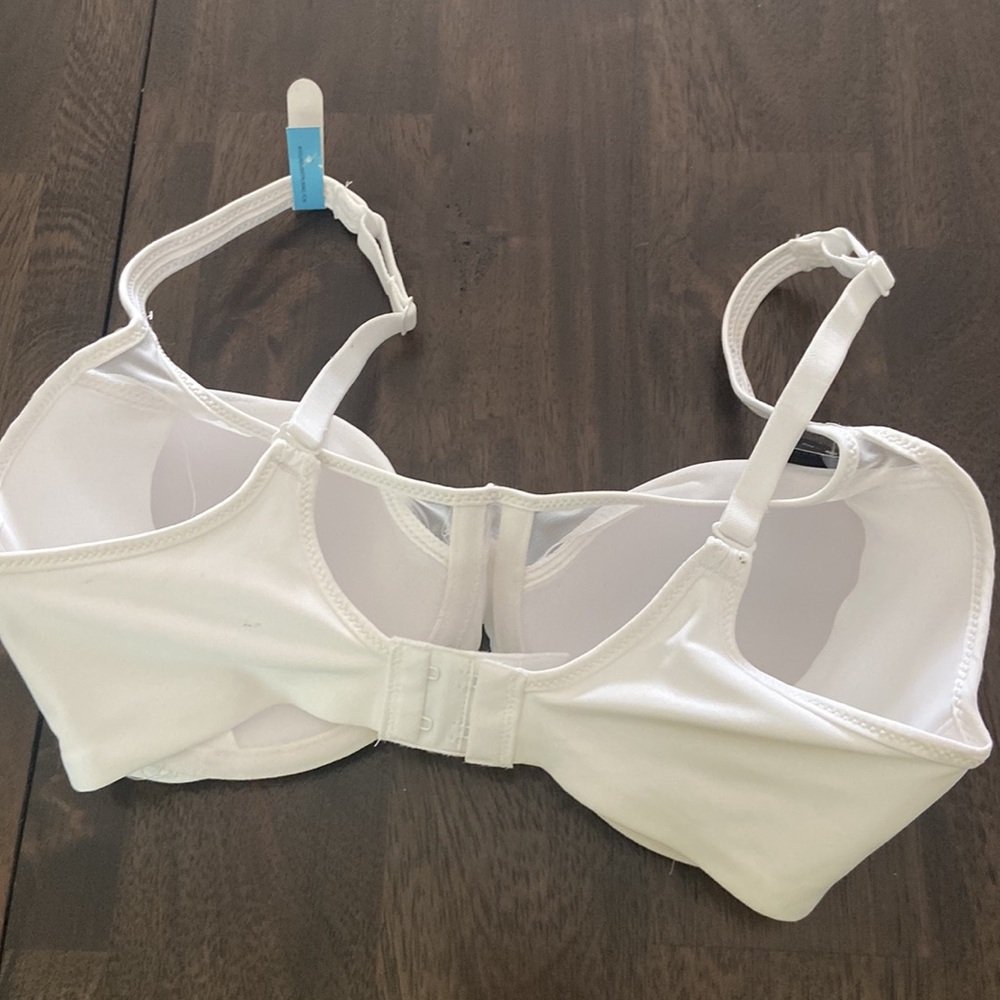 BALI 34C white comfortlite breathable bra NWT *some blue spots on front and back - Picture 8 of 14